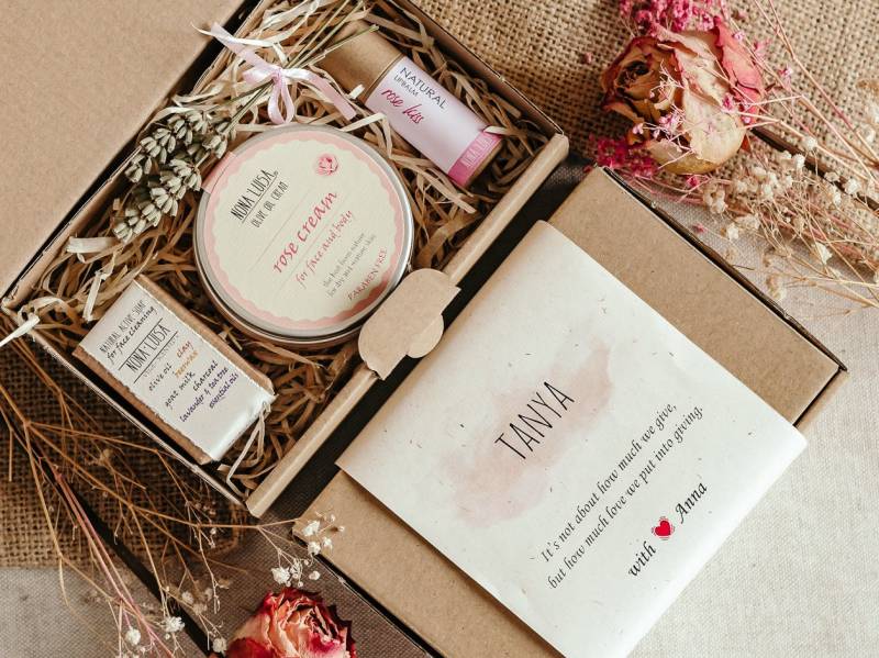 Personalisiertes Rosen Geschenk Set | Geschenkbox Für Frauen Hautpflege Lehrer Box Sie von NonaLuisa