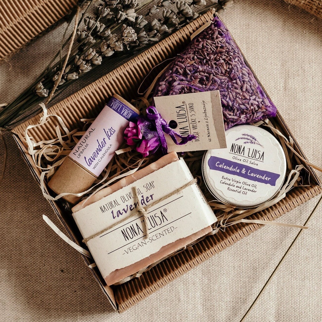 Premium Lavendel-Segelpflege-Geschenkbox | Pflegepaket Geschenkbox Für Frauen Sie Geschenkkorb Lehrer-Geschenk-Box von NonaLuisa