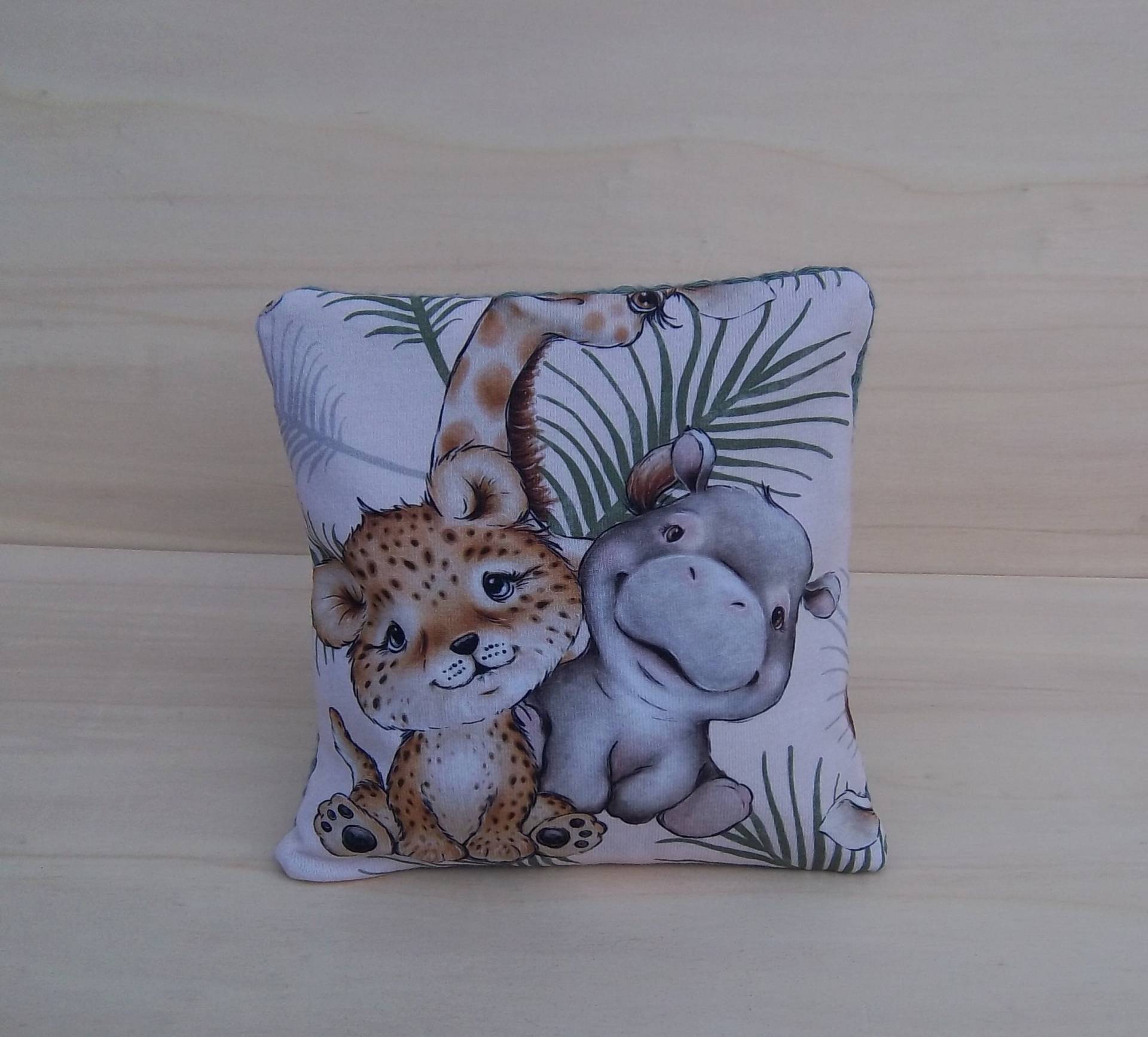 Wärmekissen Kinderstoff Afrika Babys Giraffe Nilpferd Leopard 100% Baumwolle Waffelpique Jerseystoff Traubenkernkissen Quadratisch Wärmekissen Kinderstoff Afrika Babys Giraffe Nilpferd Leopard 100% Baumwolle Waffelpique Jerseystoff Traubenkernkissen Quadratisch von NoooitStoffe