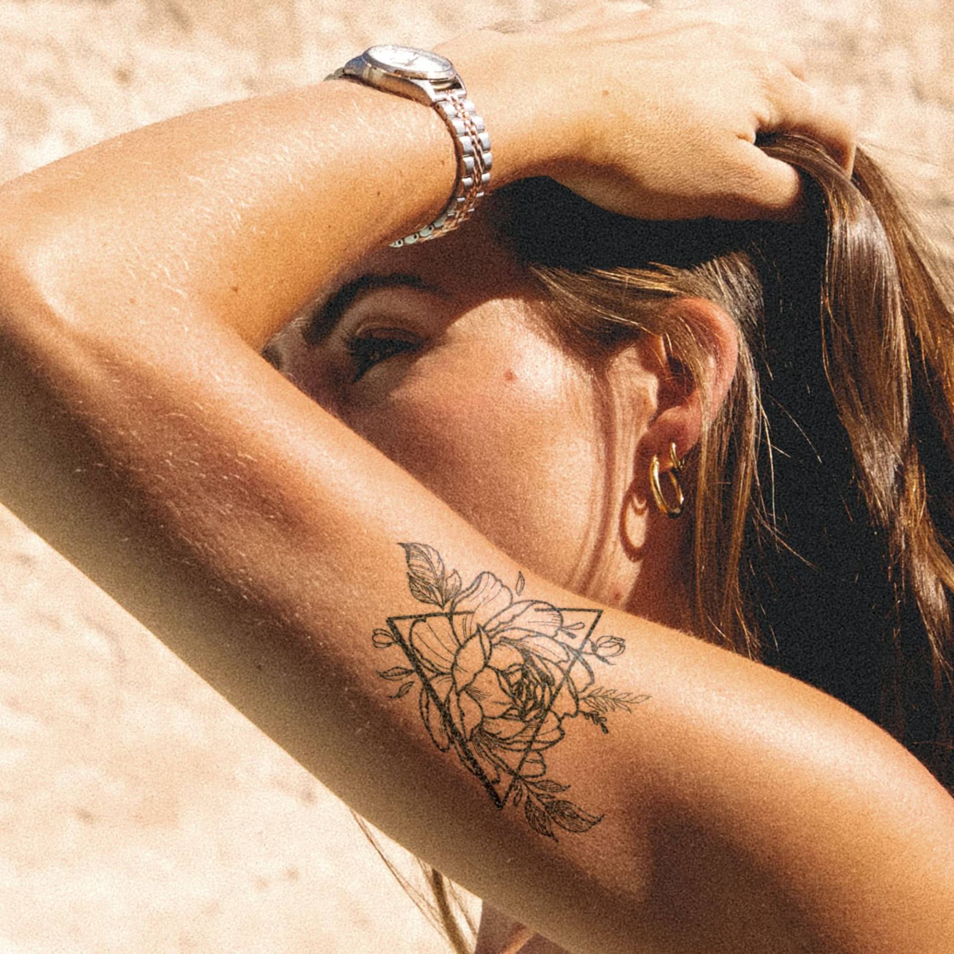 Semi-Permanent Tattoo | Pfingstrose in Dreieck Hält Bis Zu 2 Wochen Temporäres Finger Tattoo Jagua Henna| Urlaubsgeschenk Idee von NotaTattoo