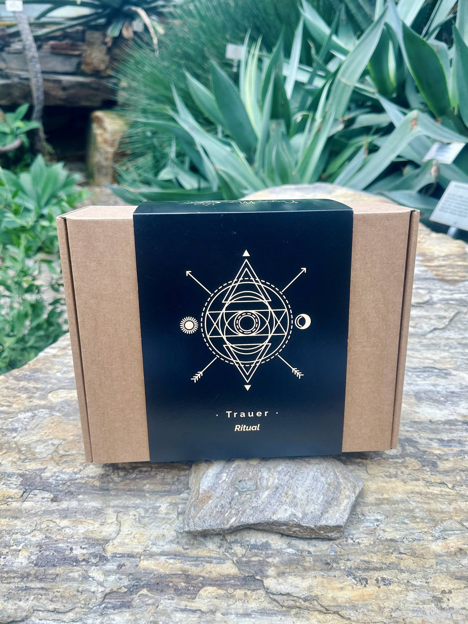 Trauerritual - Handgemachtes Ritualpaket Für Trost, Reflexion & Inneren Frieden. Entwickelt Von Psychologinnen Trauernde Trauerritual - Handgemachtes Ritualpaket Für Trost, Reflexion & Inneren Frieden. Entwickelt Von Psychologinnen Trauernde von NunaMiaRituale