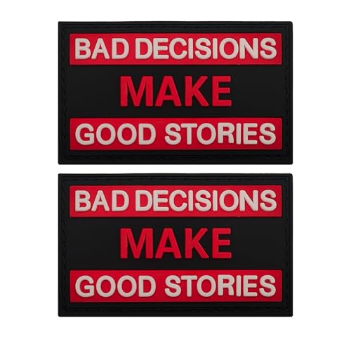 Taktische PVC-Moral-Patches, leuchtet im Dunkeln, Bad Decisions Make Good Stories, 8 x 5 cm, Schwarz und Rot, Hakenverschlüsse Rückseite mit Schlaufenmuster, 2 Stück Taktische PVC-Moral-Patches, leuchtet im Dunkeln, Bad Decisions Make Good Stories, 8 x 5 cm, Schwarz und Rot, Hakenverschlüsse Rückseite mit Schlaufenmuster, 2 Stück von ODSS
