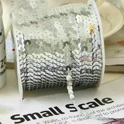 91,4 m 6 mm flaches, rundes Pailletten-Spitzenband zum Aufnähen auf Besatz, Paillettenschnüre auf Rolle zum Basteln, Stoffaccessoires für Damen, Silber 91,4 m 6 mm flaches, rundes Pailletten-Spitzenband zum Aufnähen auf Besatz, Paillettenschnüre auf Rolle zum Basteln, Stoffaccessoires für Damen, Silber von OXFYY
