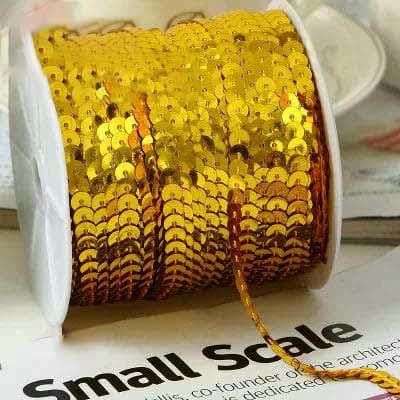 91,4 m 6 mm flaches, rundes Pailletten-Spitzenband zum Aufnähen auf Besatz, Paillettenschnüre auf Rolle zum Basteln, Stoffaccessoires für Damen – Dunkelgold von OXFYY