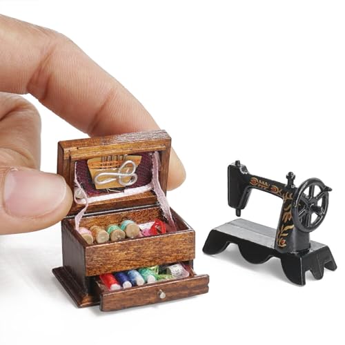 Odoria Puppenhaus Nähmaschine Nähkästchen Miniatur: 1/12 Maßstab Nähkasten Holz für Nähzimmer Vintage - Mini Nähmaschine Metall Retro Odoria Puppenhaus Nähmaschine Nähkästchen Miniatur: 1/12 Maßstab Nähkasten Holz für Nähzimmer Vintage - Mini Nähmaschine Metall Retro von Odoria