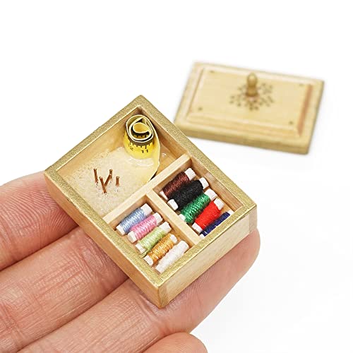 Odoria Puppenhaus Nähzimmer Zubehör Miniatur: 1/12 Maßstab Nähkasten Holz mit Deckel für Nähzimmer Vintage - Mini Nähzubehör Retro Odoria Puppenhaus Nähzimmer Zubehör Miniatur: 1/12 Maßstab Nähkasten Holz mit Deckel für Nähzimmer Vintage - Mini Nähzubehör Retro von Odoria