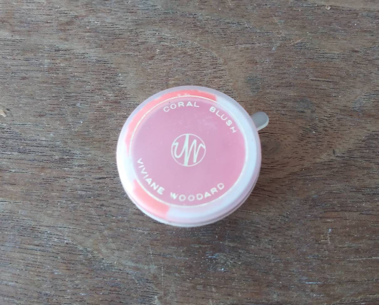 Vintage Blush Rouge Viviane Woodard Coral Little Tupperware Like Tub 50Er 60Er Mid Century Kosmetik Fashion Beauty Vanity Hollywood Vintage Blush Rouge Viviane Woodard Coral Little Tupperware Like Tub 50Er 60Er Mid Century Kosmetik Fashion Beauty Vanity Hollywood von OffbeatAvenue