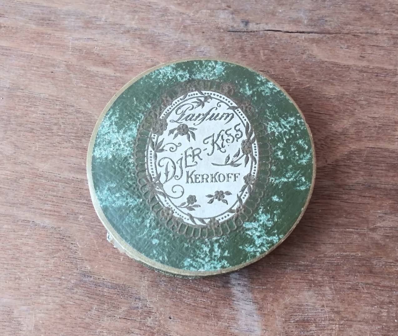 Vintage Parfümierte Puderdose Paris Frankreich Parfum Djer Kiss Kerkoff Verzierte Kleine Box 20Er 30Er Jahre Jugendstil Mode Schönheit Vanity Vintage Parfümierte Puderdose Paris Frankreich Parfum Djer Kiss Kerkoff Verzierte Kleine Box 20Er 30Er Jahre Jugendstil Mode Schönheit Vanity von OffbeatAvenue
