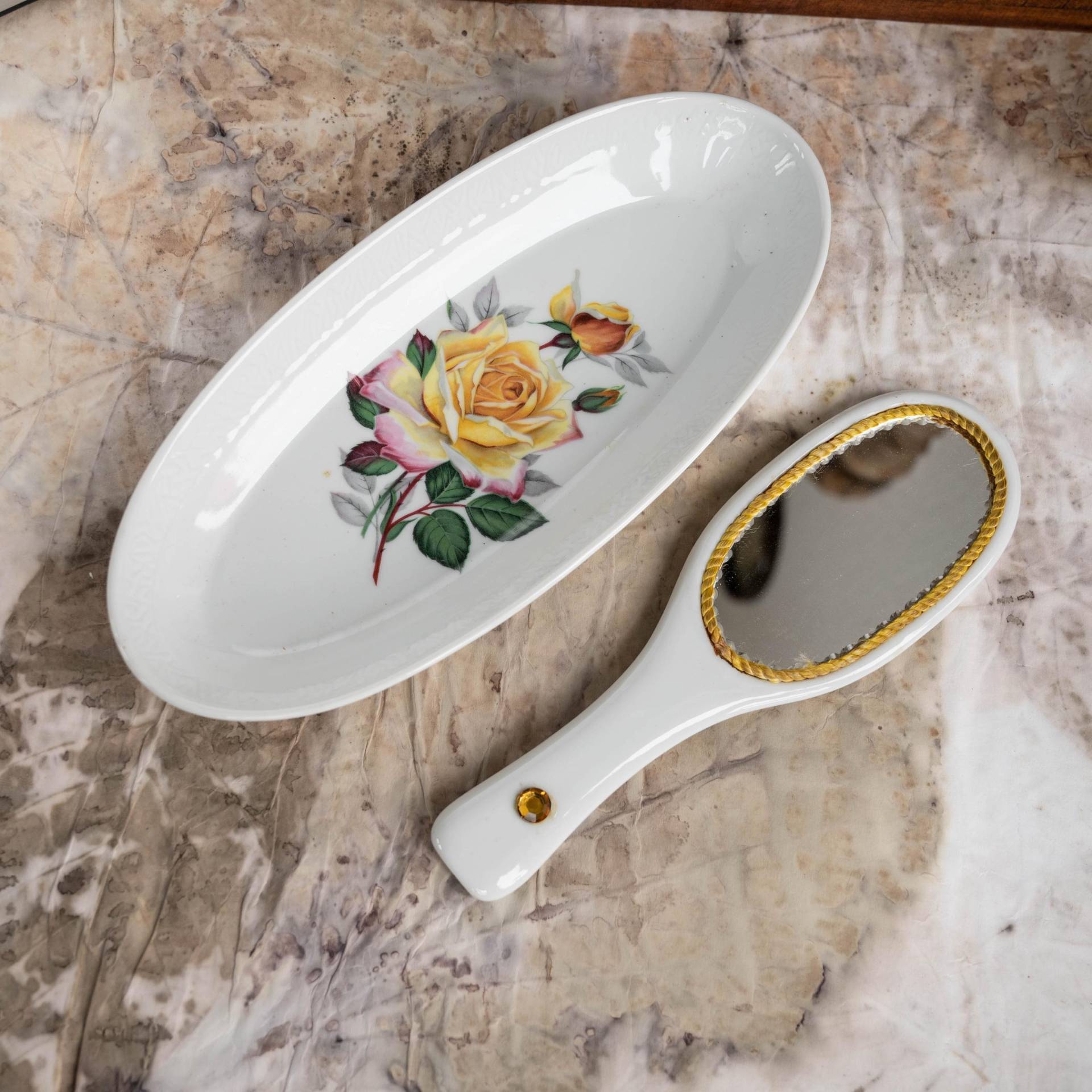 Vintage Waschtisch Set Mit Geblümter Keramik Schale Und Handspiegel - Schminktisch Accessoire Geburtstagsgeschenk Für Frau Schwester Mama Oma Vintage Waschtisch Set Mit Geblümter Keramik Schale Und Handspiegel - Schminktisch Accessoire Geburtstagsgeschenk Für Frau Schwester Mama Oma von OldtimerBeauties