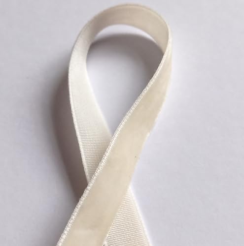 Samtband, 10 mm breit, cremefarben, 5 m Samtband, 10 mm breit, cremefarben, 5 m von On Trend Fabrics