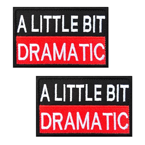 2 Stück A Litter Bit Dramatic Patch Lustig Besticktes Emblem Taktische Klettverschluss-Applikation Abzeichen Patches für Rucksack, Jacke, Jeans, Weste, Hut, Tasche, Biker, Uniformen, Armband, Tasche 2 Stück A Litter Bit Dramatic Patch Lustig Besticktes Emblem Taktische Klettverschluss-Applikation Abzeichen Patches für Rucksack, Jacke, Jeans, Weste, Hut, Tasche, Biker, Uniformen, Armband, Tasche von Oucaty