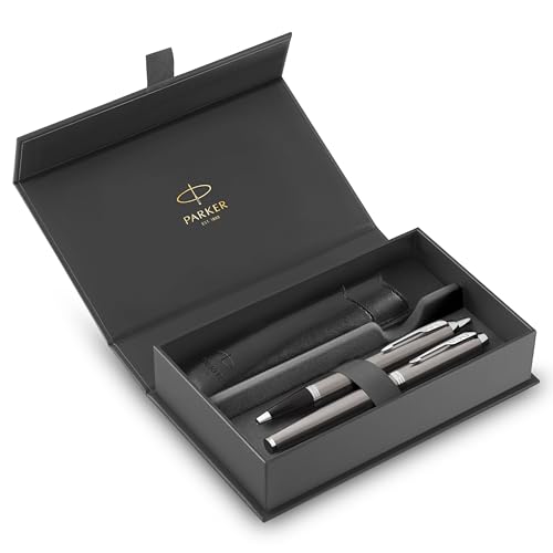 Parker IM Duo Stift-Geschenkset | Füller, Kugelschreiber & Etui | Edelstahl-Ausführung mit Chromverzierungen | Mittlere Spitze | Blaue Tinte | Perfekte Geschenke zum Schulabschluss Parker IM Duo Stift-Geschenkset | Füller, Kugelschreiber & Etui | Edelstahl-Ausführung mit Chromverzierungen | Mittlere Spitze | Blaue Tinte | Perfekte Geschenke zum Schulabschluss von PARKER