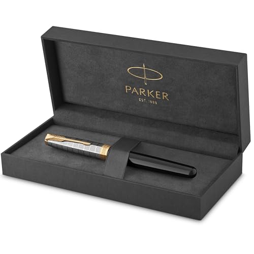 Parker Sonnet Füller - Premium Metal & Black Glanzlack mit Goldbeschichtung - Füllfederhalter mit feiner 18 Karat Goldfeder und schwarzer Tintenpatrone - Geschenkbox Parker Sonnet Füller - Premium Metal & Black Glanzlack mit Goldbeschichtung - Füllfederhalter mit feiner 18 Karat Goldfeder und schwarzer Tintenpatrone - Geschenkbox von PARKER
