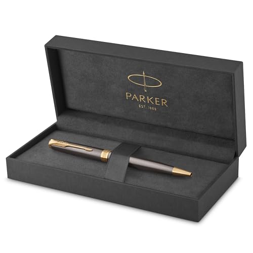 PARKER Sonnet Kugelschreiber | grau lackiert mit goldenen Zierteilen | mittlere Spitze | Nachfüllpackung schwarze Tinte | Geschenkbox | perfekte Geschenke zum Schulabschluss PARKER Sonnet Kugelschreiber | grau lackiert mit goldenen Zierteilen | mittlere Spitze | Nachfüllpackung schwarze Tinte | Geschenkbox | perfekte Geschenke zum Schulabschluss von PARKER