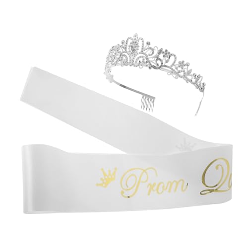 PENIKOKO Prom Queen Satin Schärpe und Kristallkrone Set Weiß für Abschlussfeier Schulparty Festlicher Kopfschmuck und Schultergurt aus Langlebigem Satin Elegant und Glamourös für Damen PENIKOKO Prom Queen Satin Schärpe und Kristallkrone Set Weiß für Abschlussfeier Schulparty Festlicher Kopfschmuck und Schultergurt aus Langlebigem Satin Elegant und Glamourös für Damen von PENIKOKO