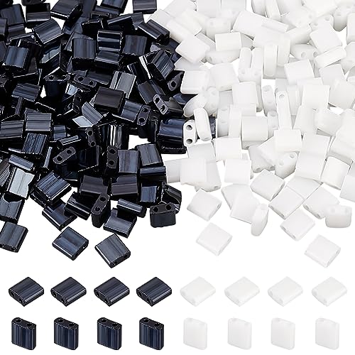 PH PandaHall 300 Stück Tila Perlen In 2 Farben 2 Loch Rocailles 5x5mm Flach Quadratisch Bastelperlen Japanisches Glas Lose Abstandsperlen Für Stapelbaren Schmuck Freundschaftsarmband DIY Schwarz/Weiß von PH PandaHall