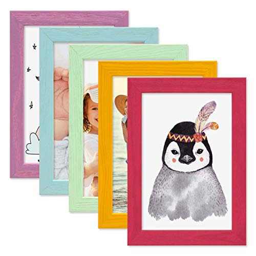 PHOTOLINI Bilderrahmen Kinderzimmer 10x15 cm Bunt, 5er Set Wechselrahmen farbig, Holz, Acrylglas, Made in Germany, zum Aufstellen & Aufhängen, mit Zubehör - für bunte Kinderbilder PHOTOLINI Bilderrahmen Kinderzimmer 10x15 cm Bunt, 5er Set Wechselrahmen farbig, Holz, Acrylglas, Made in Germany, zum Aufstellen & Aufhängen, mit Zubehör - für bunte Kinderbilder von PHOTOLINI