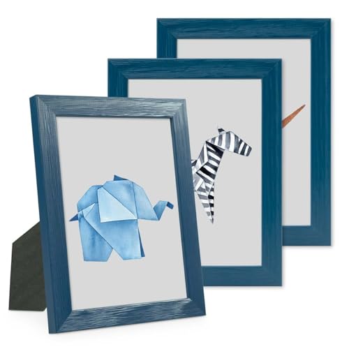 PHOTOLINI Bilderrahmen Kinderzimmer 13x18 cm Dunkelblau, 3er Set Wechselrahmen farbig, Holz, Acrylglas, Made in Germany, zum Aufstellen & Aufhängen, mit Zubehör - für bunte Kinderbilder PHOTOLINI Bilderrahmen Kinderzimmer 13x18 cm Dunkelblau, 3er Set Wechselrahmen farbig, Holz, Acrylglas, Made in Germany, zum Aufstellen & Aufhängen, mit Zubehör - für bunte Kinderbilder von PHOTOLINI