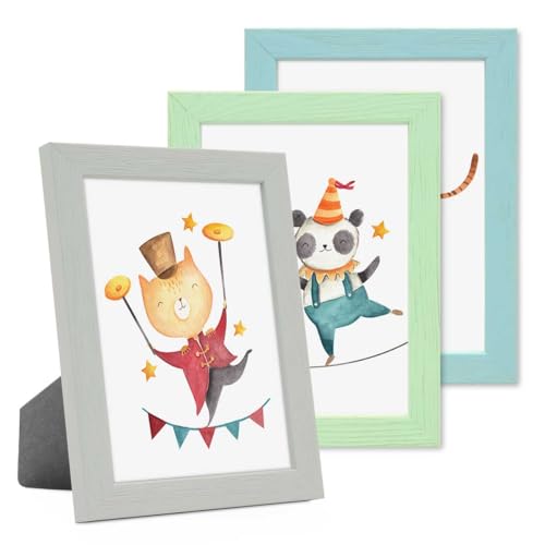 PHOTOLINI Bilderrahmen Kinderzimmer 13x18 cm Grün Blau Grau, 3er Set Wechselrahmen farbig, Holz, Acrylglas, Made in Germany, zum Aufstellen & Aufhängen, mit Zubehör - für bunte Kinderbilder PHOTOLINI Bilderrahmen Kinderzimmer 13x18 cm Grün Blau Grau, 3er Set Wechselrahmen farbig, Holz, Acrylglas, Made in Germany, zum Aufstellen & Aufhängen, mit Zubehör - für bunte Kinderbilder von PHOTOLINI