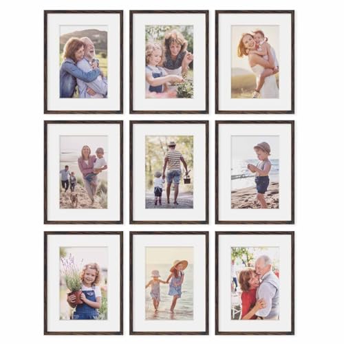 PHOTOLINI Bilderrahmen 30x40 Holz MDF Eiche Dunkel, 9er Set Bilderrahmen 40x30 mit Passepartout, bruchsicheres Acrylglas, Rahmen 30 x 40 zum Aufhängen, extra Zubehör - Rahmen 30x40 für Fotos & Poster PHOTOLINI Bilderrahmen 30x40 Holz MDF Eiche Dunkel, 9er Set Bilderrahmen 40x30 mit Passepartout, bruchsicheres Acrylglas, Rahmen 30 x 40 zum Aufhängen, extra Zubehör - Rahmen 30x40 für Fotos & Poster von PHOTOLINI
