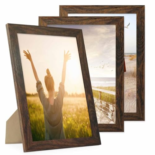 PHOTOLINI Bilderrahmen A4 Set Eiche Dunkel Holz MDF, breiter DIN A4 Bilderrahmen 3er Set 21x30, bruchsicheres Acrylglas, picture frame zum Aufhängen & Aufstellen, Bilder Rahmen 30x21 mit Zubehör PHOTOLINI Bilderrahmen A4 Set Eiche Dunkel Holz MDF, breiter DIN A4 Bilderrahmen 3er Set 21x30, bruchsicheres Acrylglas, picture frame zum Aufhängen & Aufstellen, Bilder Rahmen 30x21 mit Zubehör von PHOTOLINI