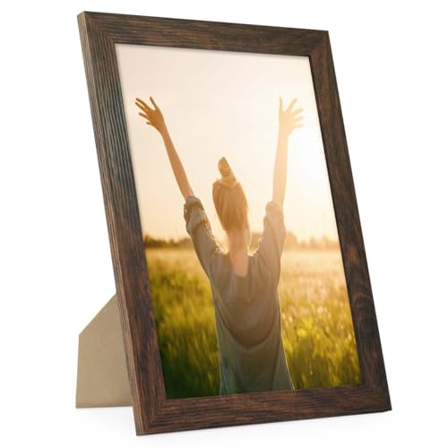 PHOTOLINI Bilderrahmen A4 Eiche Dunkel Holz MDF, moderner breiter DIN A4 Bilderrahmen 21x30, bruchsicheres Acrylglas, picture frame zum Aufhängen & Aufstellen, Bilder Rahmen 30x21 mit Zubehör PHOTOLINI Bilderrahmen A4 Eiche Dunkel Holz MDF, moderner breiter DIN A4 Bilderrahmen 21x30, bruchsicheres Acrylglas, picture frame zum Aufhängen & Aufstellen, Bilder Rahmen 30x21 mit Zubehör von PHOTOLINI