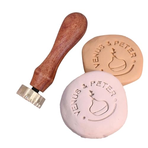 PINGSHI Boutique UK DIY benutzerdefinierter Töpferstempel Töpferwerkzeug Personalisierter Tonstempel Polymerton Erstellen Sie Ihre einzigartigen Logo-Design-Abdrücke PINGSHI Boutique UK DIY benutzerdefinierter Töpferstempel Töpferwerkzeug Personalisierter Tonstempel Polymerton Erstellen Sie Ihre einzigartigen Logo-Design-Abdrücke von PINGSHI Boutique UK