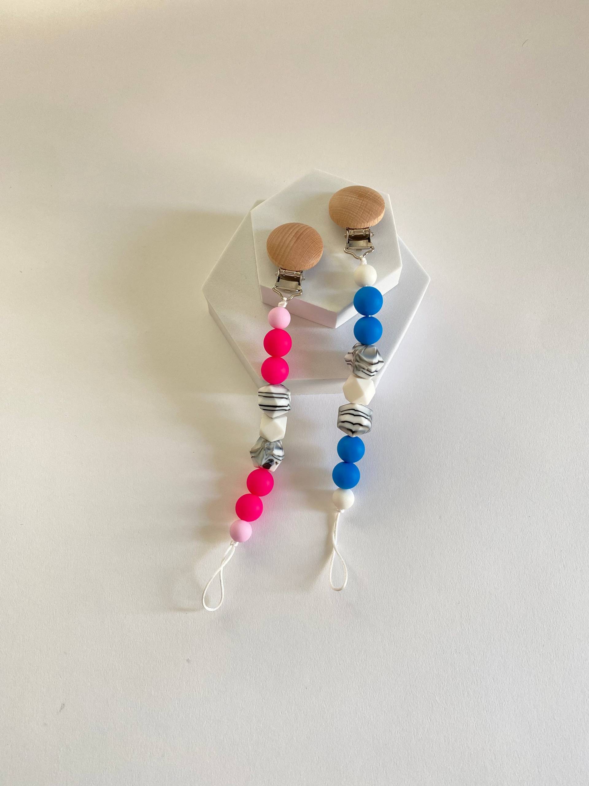 Schwarz Weiß Marmor Rosa Blau Silikon Schnullerclip| Pink Und Silikonclip Schwarz Weiß Marmor Rosa Blau Silikon Schnullerclip| Pink Und Silikonclip von PacificPacifiers