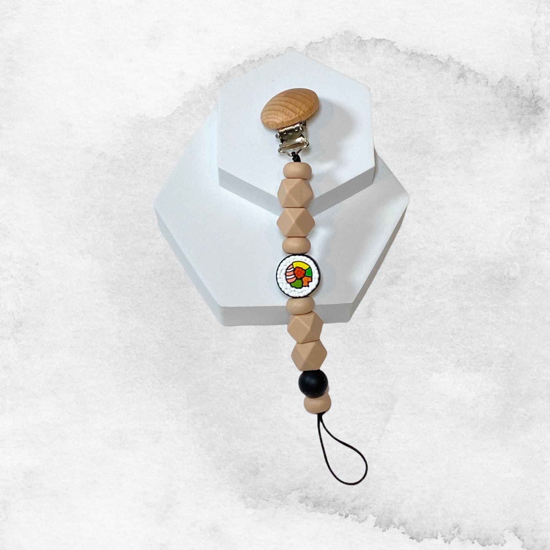 Tan Sushi Schnullerclip | Beige Schnullerhalter Tan Sushi Schnullerclip | Beige Schnullerhalter von PacificPacifiers