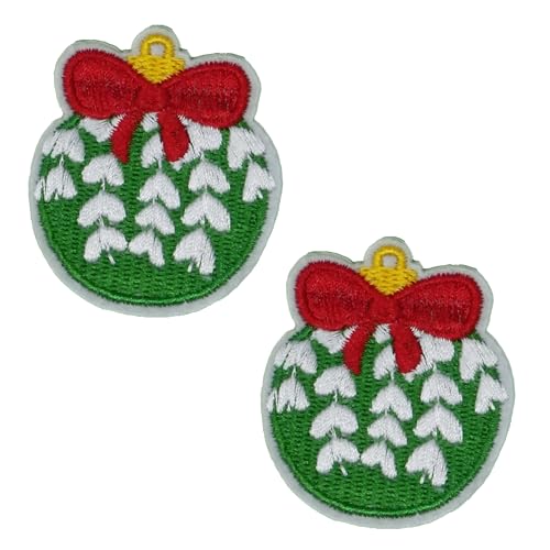 2 x grüne Weihnachtskugel-Aufnäher, festliche Feiertags-bestickte Bügelapplikation mit roter Schleife (4,5 x 5 cm) von Panda Loco
