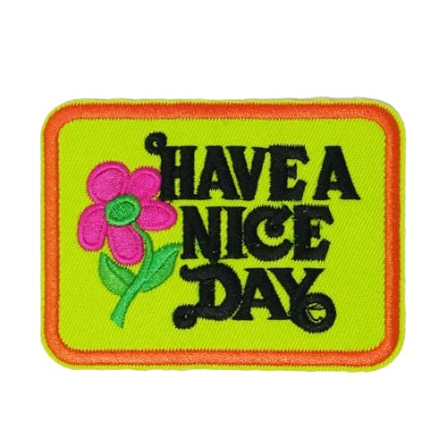Retro "Have A Nice Day" Aufnäher zum Aufbügeln - Limettengrüner Hintergrund mit orangefarbener Bordüre & rosa Blume - 70er Jahre Stil bestickte Applikation für Jeansjacken, Rucksäcke, DIY Kleidung Retro "Have A Nice Day" Aufnäher zum Aufbügeln - Limettengrüner Hintergrund mit orangefarbener Bordüre & rosa Blume - 70er Jahre Stil bestickte Applikation für Jeansjacken, Rucksäcke, DIY Kleidung von Panda Loco