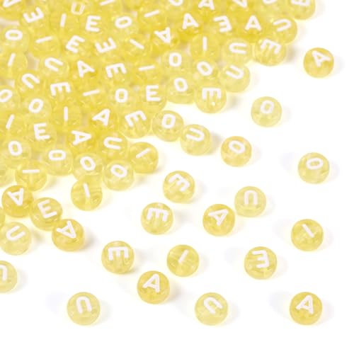 PandaHall Transparente Acryl-Buchstabenperlen, 7 mm, flache runde Scheibe, Alphabet-Perlen, A/E/I/O/U, gelbe Anfangsbuchstaben, Vokale für Freundschaftsarmbänder, Schmuckherstellung, 100 Stück von PandaHall