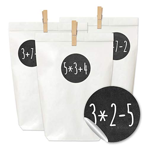Papierdrachen Adventskalender zum Befüllen und Basteln - 24 weiße Papiertüten, 24 Zahlenaufkleber und 24 Holzklammern - Motiv Rechenaufgaben schwarz für Kinder und Erwachsene - Set Nummer 68 Papierdrachen Adventskalender zum Befüllen und Basteln - 24 weiße Papiertüten, 24 Zahlenaufkleber und 24 Holzklammern - Motiv Rechenaufgaben schwarz für Kinder und Erwachsene - Set Nummer 68 von Papierdrachen