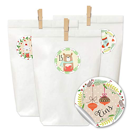 Papierdrachen Adventskalender zum Befüllen und Basteln - 24 weiße Papiertüten, 24 Zahlenaufkleber und 24 Holzklammern - Motiv Weihnachten im Wald für Kinder und Erwachsene - Set Nummer 22 Papierdrachen Adventskalender zum Befüllen und Basteln - 24 weiße Papiertüten, 24 Zahlenaufkleber und 24 Holzklammern - Motiv Weihnachten im Wald für Kinder und Erwachsene - Set Nummer 22 von Papierdrachen