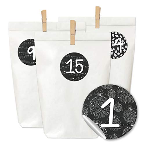 Papierdrachen Adventskalender zum Befüllen und Basteln - 24 weiße Papiertüten, 24 Zahlenaufkleber und 24 Holzklammern - Motiv Schwarz für Kinder und Erwachsene - Set Nummer 16 von Papierdrachen