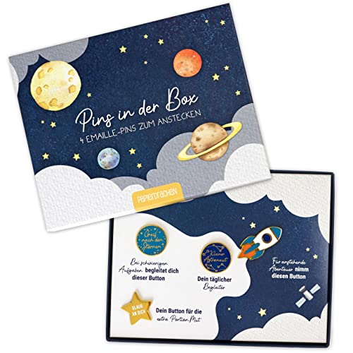 Papierdrachen Geschenkset zum Geburtstag oder zur Einschulung - Mitgebsel in hochwertiger Geschenkschachtel - Astronaut - mit motivierenden Anstecknadeln für Kinder - Set 3 von Papierdrachen