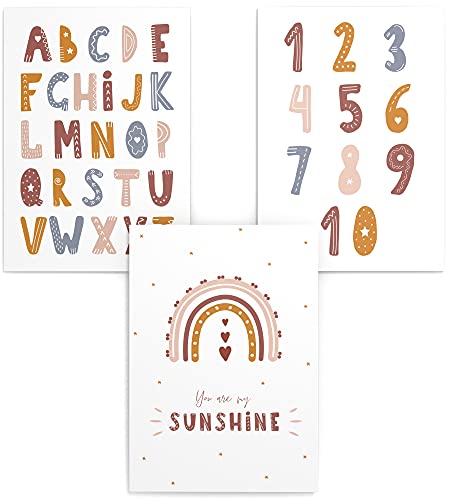 Papierschmiede® Kinderposter 3er Set Lernposter, DIN A4 (21x30 cm) Wanddeko, Geschenk für Mädchen & Jungen Kinderzimmer, bunte Buchstaben Einschulung rosa beige, Sunshine ABC Numbers von Papierschmiede