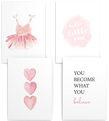 Papierschmiede® Kinderposter 4er Set, DIN A4 (21x30 cm) Wanddeko, Geschenk für Mädchen Kinderzimmer Babyzimmer, Herzen rosa Kleid hello little one, Baby Girl Dress Papierschmiede® Kinderposter 4er Set, DIN A4 (21x30 cm) Wanddeko, Geschenk für Mädchen Kinderzimmer Babyzimmer, Herzen rosa Kleid hello little one, Baby Girl Dress von Papierschmiede