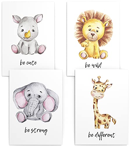 Papierschmiede® Kinderposter 4er Set, DIN A4 (21x30 cm) Wanddeko, Geschenk für Mädchen & Jungen Kinderzimmer Babyzimmer, Nilpferd Elefant Löwe Giraffe, Baby Safari von Papierschmiede