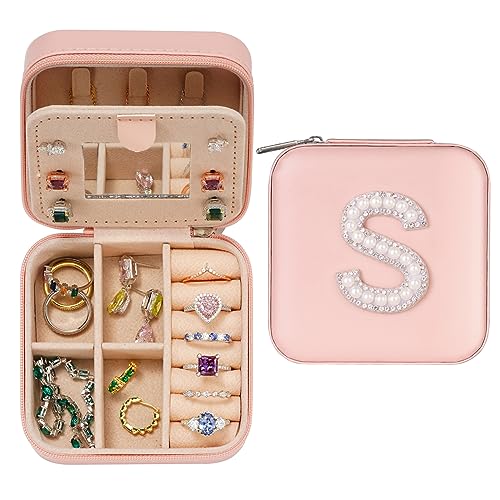 Parima Schmuckkästchen Reise - Kleine Schmuckschatulle für Damen | Reiseschmuckaufbewahrung mit initiale S | Schmuckbox Jewelry Box für Ringe,Armbänder,Ohrringe,Halskette | Geschenke für Frauen Parima Schmuckkästchen Reise - Kleine Schmuckschatulle für Damen | Reiseschmuckaufbewahrung mit initiale S | Schmuckbox Jewelry Box für Ringe,Armbänder,Ohrringe,Halskette | Geschenke für Frauen von Parima