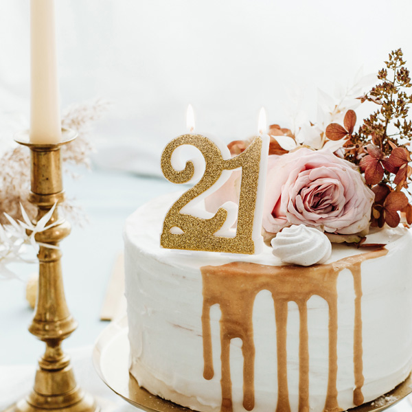 Tortenkerze zum 21. Geburtstag, golden glitzernd, 7,5cm x 7cm Tortenkerze zum 21. Geburtstag, golden glitzernd, 7,5cm x 7cm von Partydeco