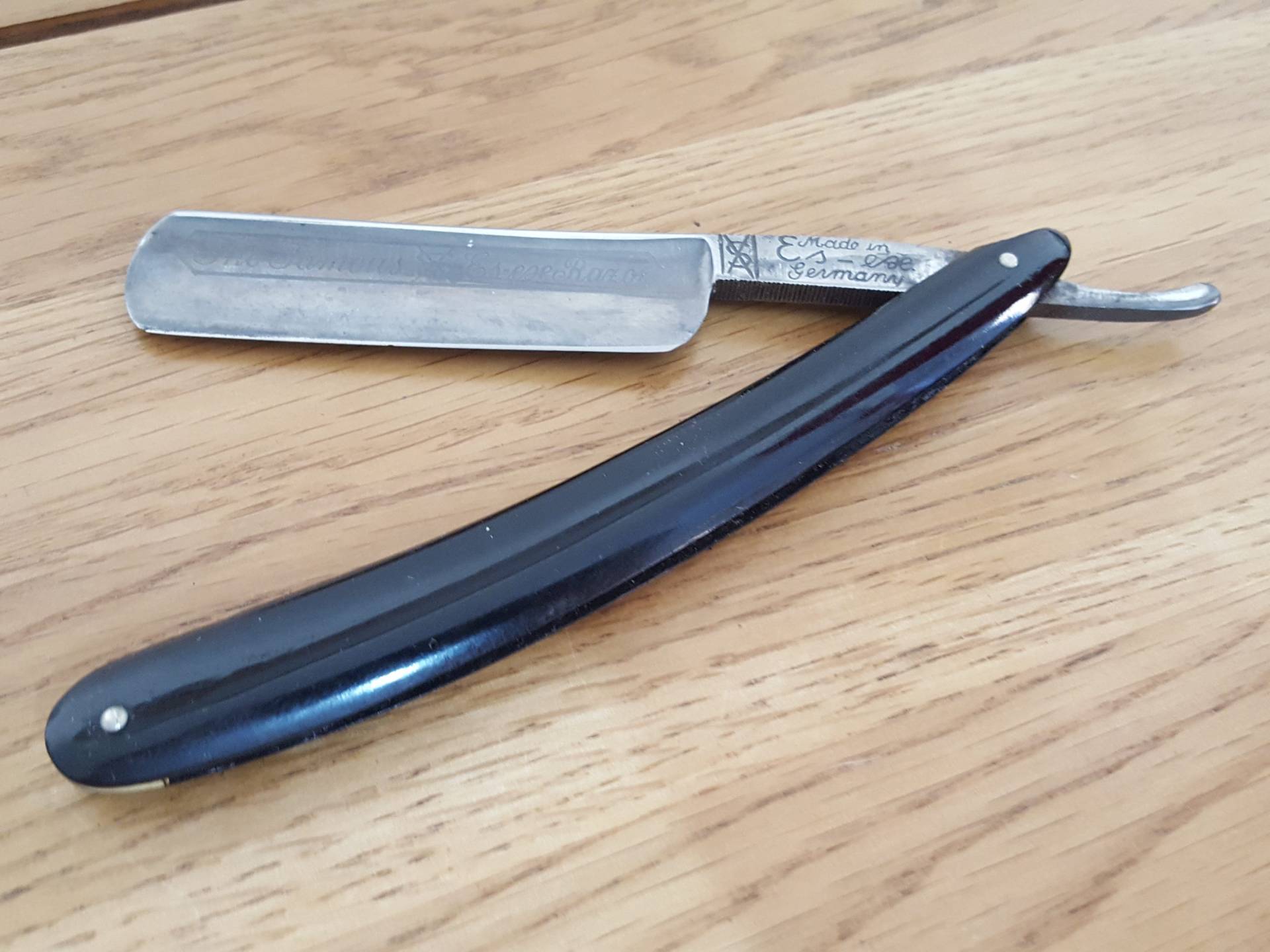 Antik Rasiermesser, Es-Ese, The Famous Es-Ese #3118 Vintage Halsausschnitt, Nassrasur, Barbershop, Herren Bräutigam Antik Rasiermesser, Es-Ese, The Famous Es-Ese #3118 Vintage Halsausschnitt, Nassrasur, Barbershop, Herren Bräutigam von PastNFutureUK