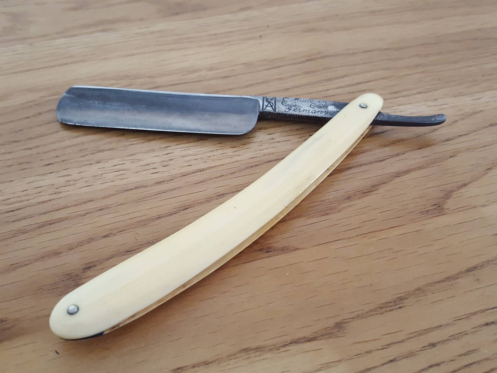 Antik Rasiermesser, Es-Ese, The Famous Es-Ese #3118 Vintage Halsausschnitt, Nassrasur, Barbershop, Herren Bräutigam Antik Rasiermesser, Es-Ese, The Famous Es-Ese #3118 Vintage Halsausschnitt, Nassrasur, Barbershop, Herren Bräutigam von PastNFutureUK