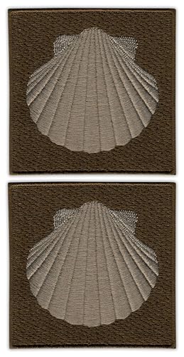Set von zwei – Muschel – Symbol des Jakobsweges – Subdued – Aufbügel/Heißsiegelrückseite – bestickter Aufnäher/Abzeichen/Emblem von Patchion