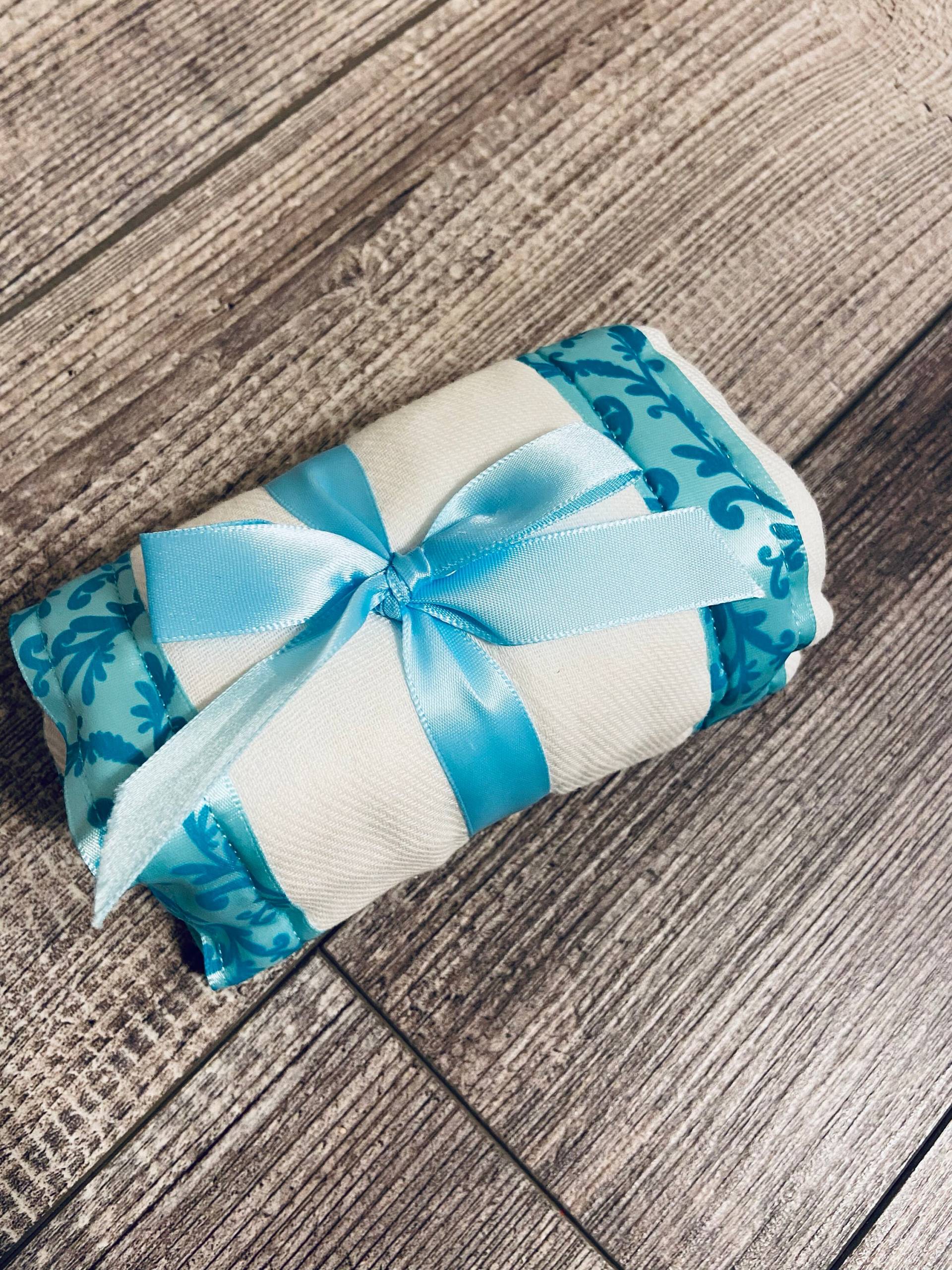 Wickeltuch/ Wickelunterlage My Pretty Burpy Teal On Damask, Personalisierung Verfügbar Wickeltuch/ Wickelunterlage My Pretty Burpy Teal On Damask, Personalisierung Verfügbar von PathfinderGifts