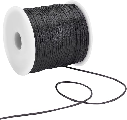 Nylon-Satin-Kordel für Windspiel, Ersatzschnur für Armbänder, Schmuckherstellung, Makramee, gewachste Kordeln, Mehrzweck-Seide für Schlüsselbänder, geflochtene Perlenzubehör, 1,5 mm x 60 m, Schwarz Nylon-Satin-Kordel für Windspiel, Ersatzschnur für Armbänder, Schmuckherstellung, Makramee, gewachste Kordeln, Mehrzweck-Seide für Schlüsselbänder, geflochtene Perlenzubehör, 1,5 mm x 60 m, Schwarz von Pchnfei