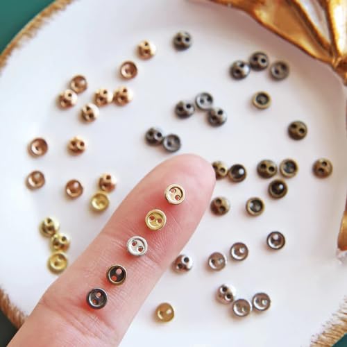 Mini-Knöpfe aus Metall, rund, 4 mm, Puppenkleidung, perfekt für Puppennähprojekte (10 Stück) von Peachcor