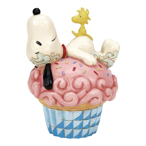Peanuts by Jim Shore Snoopy Laying On Cupcake Figurine von Peanuts by Jim Shore