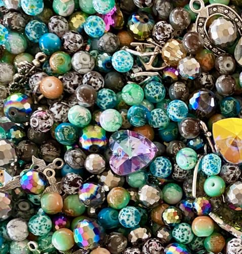 Glasperlen Mischung mit Anhänger und Charms 100g, Geschliffene Perlen, Glitzernd, Bunt Glasperlen Mischung mit Anhänger und Charms 100g, Geschliffene Perlen, Glitzernd, Bunt von Pearly Paradise