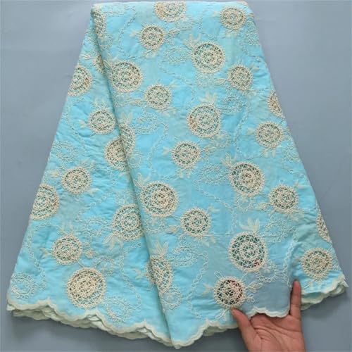 Schweizer Voile-Spitzenstoff, zarte, weiße Rosettensträuße und filigrane Ranken, luxuriöse Couture von Pegsmio